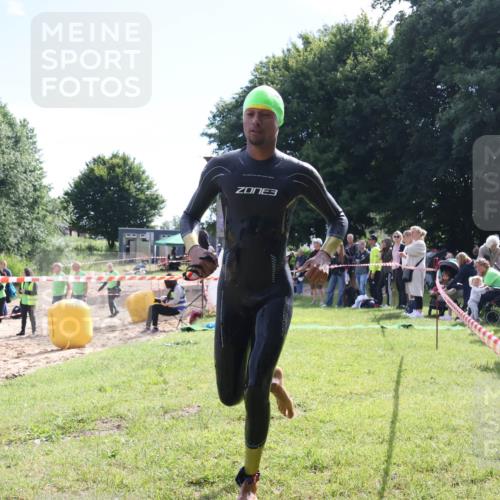 16.06.2024 - 26. Vierlanden-Triathlon Lena Gebhardt http://msf.ph/oto/6316327 16.06.2024 09:58:05 Schwimmen 50, 50 meine-sportfotos.de