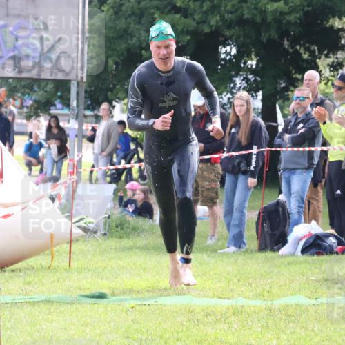 16.06.2024 - 26. Vierlanden-Triathlon Lena Gebhardt http://msf.ph/oto/6316338 16.06.2024 09:59:53 Schwimmen 201, 204, 201, 204 meine-sportfotos.de