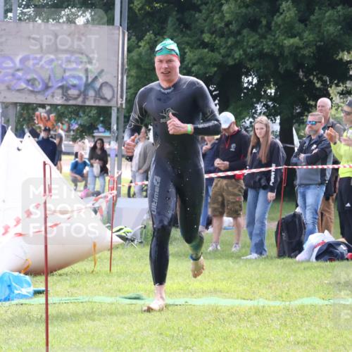 16.06.2024 - 26. Vierlanden-Triathlon Lena Gebhardt http://msf.ph/oto/6316342 16.06.2024 09:59:53 Schwimmen 201, 204, 201, 204 meine-sportfotos.de