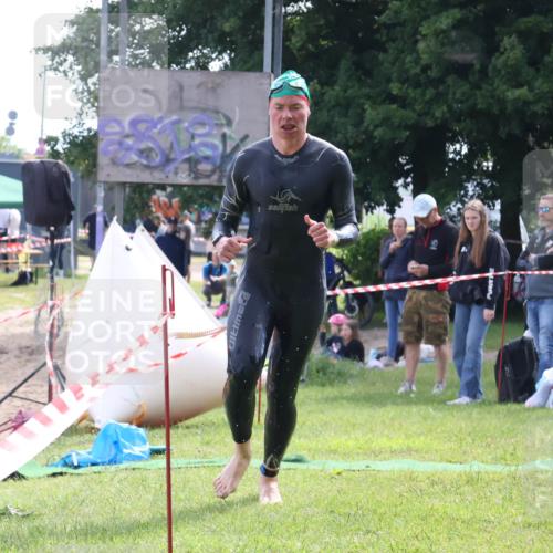 16.06.2024 - 26. Vierlanden-Triathlon Lena Gebhardt http://msf.ph/oto/6316344 16.06.2024 09:59:54 Schwimmen 201, 204, 201, 204 meine-sportfotos.de