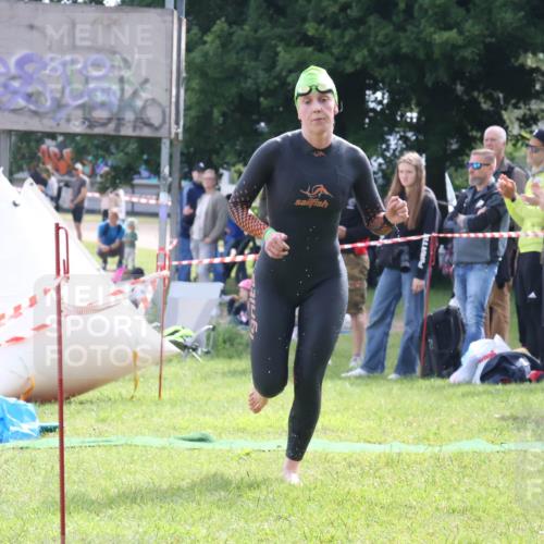 16.06.2024 - 26. Vierlanden-Triathlon Lena Gebhardt http://msf.ph/oto/6316369 16.06.2024 09:59:59 Schwimmen 95, 201, 204, 95, 201, 204 meine-sportfotos.de