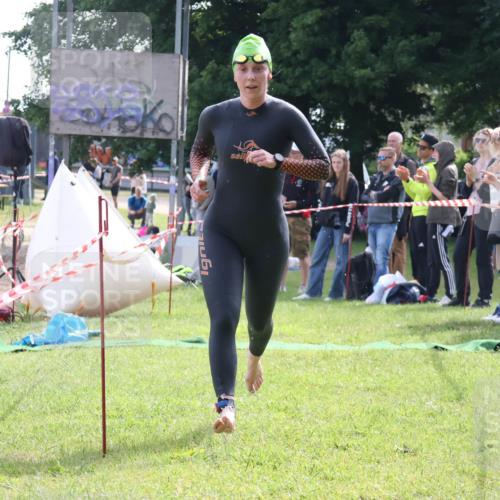 16.06.2024 - 26. Vierlanden-Triathlon Lena Gebhardt http://msf.ph/oto/6316375 16.06.2024 09:59:59 Schwimmen 95, 201, 204, 95, 201, 204 meine-sportfotos.de