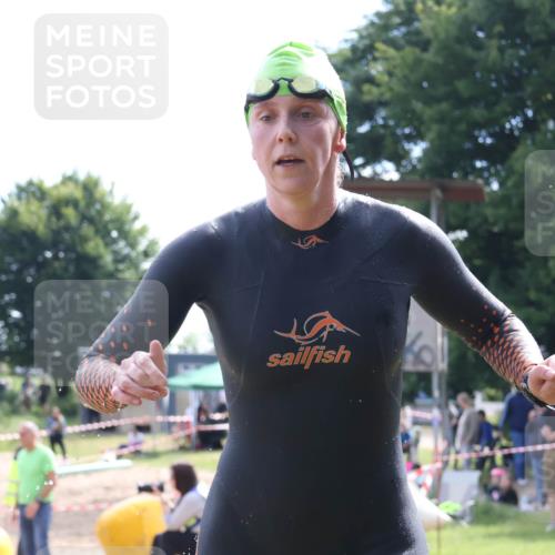 16.06.2024 - 26. Vierlanden-Triathlon Lena Gebhardt http://msf.ph/oto/6316390 16.06.2024 10:00:01 Schwimmen 95, 201, 95, 201 meine-sportfotos.de