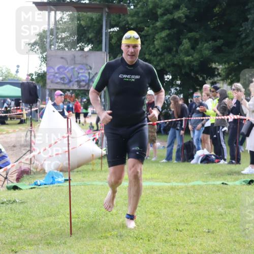16.06.2024 - 26. Vierlanden-Triathlon Lena Gebhardt http://msf.ph/oto/6316435 16.06.2024 10:01:22 Schwimmen 149, 209, 218, 149, 209, 218 meine-sportfotos.de