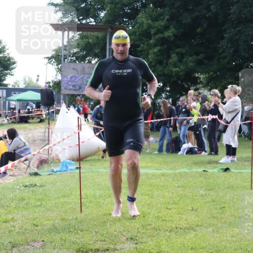 16.06.2024 - 26. Vierlanden-Triathlon Lena Gebhardt http://msf.ph/oto/6316439 16.06.2024 10:01:22 Schwimmen 149, 209, 218, 149, 209, 218 meine-sportfotos.de