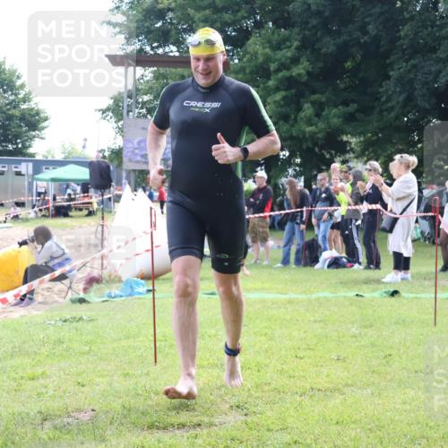 16.06.2024 - 26. Vierlanden-Triathlon Lena Gebhardt http://msf.ph/oto/6316441 16.06.2024 10:01:23 Schwimmen 149, 209, 218, 149, 209, 218 meine-sportfotos.de