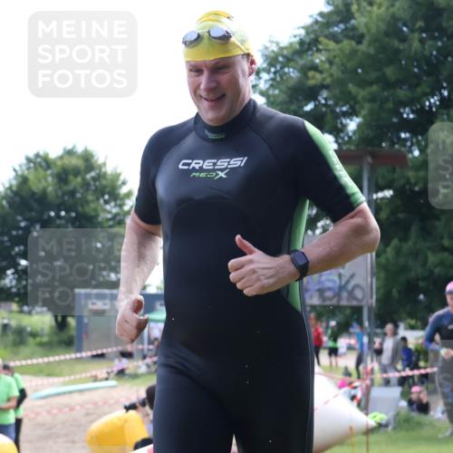 16.06.2024 - 26. Vierlanden-Triathlon Lena Gebhardt http://msf.ph/oto/6316448 16.06.2024 10:01:23 Schwimmen 149, 209, 218, 149, 209, 218 meine-sportfotos.de