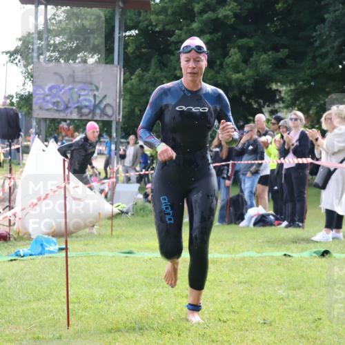 16.06.2024 - 26. Vierlanden-Triathlon Lena Gebhardt http://msf.ph/oto/6316459 16.06.2024 10:01:26 Schwimmen 149, 209, 218, 149, 209, 218 meine-sportfotos.de