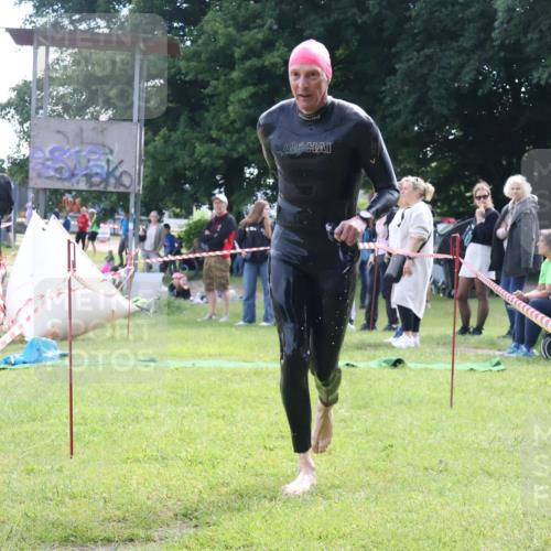 16.06.2024 - 26. Vierlanden-Triathlon Lena Gebhardt http://msf.ph/oto/6316485 16.06.2024 10:01:32 Schwimmen 209, 209 meine-sportfotos.de