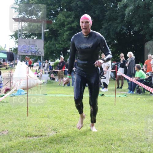 16.06.2024 - 26. Vierlanden-Triathlon Lena Gebhardt http://msf.ph/oto/6316489 16.06.2024 10:01:32 Schwimmen 209, 209 meine-sportfotos.de