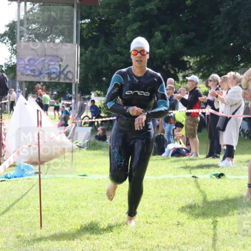 16.06.2024 - 26. Vierlanden-Triathlon Lena Gebhardt http://msf.ph/oto/6316511 16.06.2024 10:02:52 Schwimmen 226, 226 meine-sportfotos.de