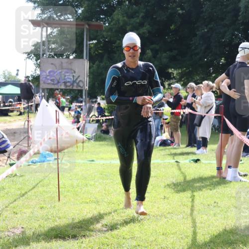16.06.2024 - 26. Vierlanden-Triathlon Lena Gebhardt http://msf.ph/oto/6316514 16.06.2024 10:02:52 Schwimmen 226, 226 meine-sportfotos.de