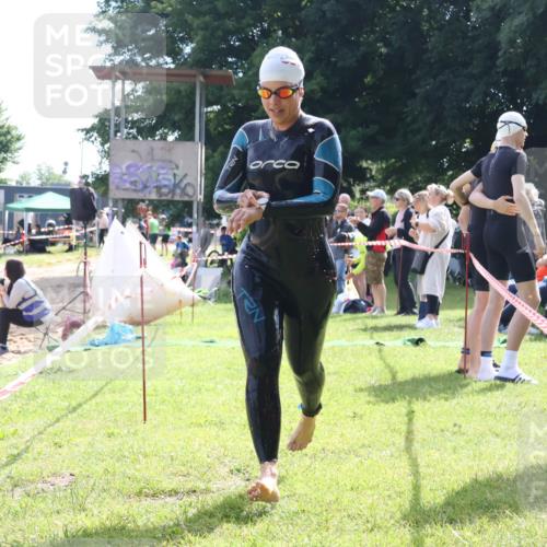 16.06.2024 - 26. Vierlanden-Triathlon Lena Gebhardt http://msf.ph/oto/6316518 16.06.2024 10:02:53 Schwimmen 226, 226 meine-sportfotos.de