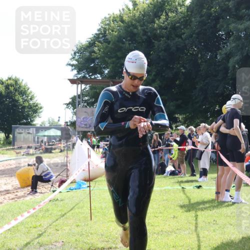 16.06.2024 - 26. Vierlanden-Triathlon Lena Gebhardt http://msf.ph/oto/6316521 16.06.2024 10:02:53 Schwimmen 226, 226 meine-sportfotos.de