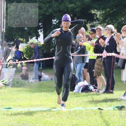 16.06.2024 - 26. Vierlanden-Triathlon Lena Gebhardt http://msf.ph/oto/6316532 16.06.2024 10:03:23 Schwimmen 225, 225 meine-sportfotos.de