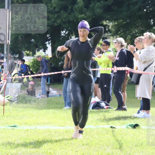 16.06.2024 - 26. Vierlanden-Triathlon Lena Gebhardt http://msf.ph/oto/6316535 16.06.2024 10:03:24 Schwimmen 225, 225 meine-sportfotos.de