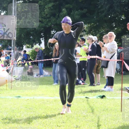16.06.2024 - 26. Vierlanden-Triathlon Lena Gebhardt http://msf.ph/oto/6316538 16.06.2024 10:03:25 Schwimmen 225, 225 meine-sportfotos.de