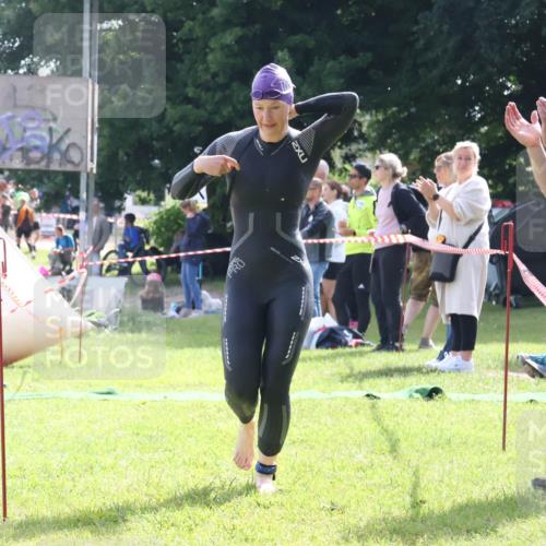 16.06.2024 - 26. Vierlanden-Triathlon Lena Gebhardt http://msf.ph/oto/6316540 16.06.2024 10:03:25 Schwimmen 225, 225 meine-sportfotos.de