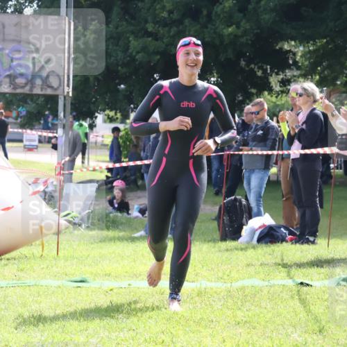 16.06.2024 - 26. Vierlanden-Triathlon Lena Gebhardt http://msf.ph/oto/6316565 16.06.2024 10:04:35 Schwimmen 192, 203, 192, 203 meine-sportfotos.de