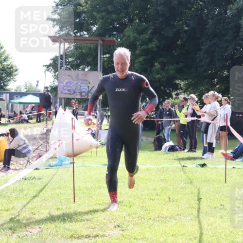 16.06.2024 - 26. Vierlanden-Triathlon Lena Gebhardt http://msf.ph/oto/6316595 16.06.2024 10:04:44 Schwimmen 181, 203, 215, 181, 203, 215 meine-sportfotos.de