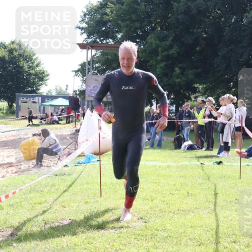 16.06.2024 - 26. Vierlanden-Triathlon Lena Gebhardt http://msf.ph/oto/6316602 16.06.2024 10:04:44 Schwimmen 181, 203, 215, 181, 203, 215 meine-sportfotos.de