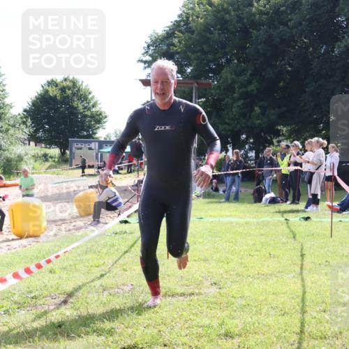 16.06.2024 - 26. Vierlanden-Triathlon Lena Gebhardt http://msf.ph/oto/6316603 16.06.2024 10:04:45 Schwimmen 181, 203, 215, 181, 203, 215 meine-sportfotos.de