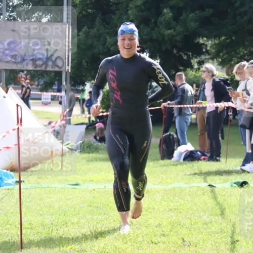 16.06.2024 - 26. Vierlanden-Triathlon Lena Gebhardt http://msf.ph/oto/6316639 16.06.2024 10:04:57 Schwimmen 181, 181 meine-sportfotos.de