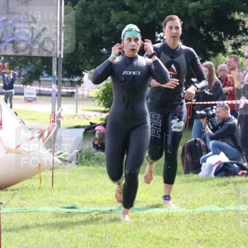 16.06.2024 - 26. Vierlanden-Triathlon Lena Gebhardt http://msf.ph/oto/6316699 16.06.2024 10:07:15 Schwimmen 202, 210, 211, 202, 210, 211 meine-sportfotos.de