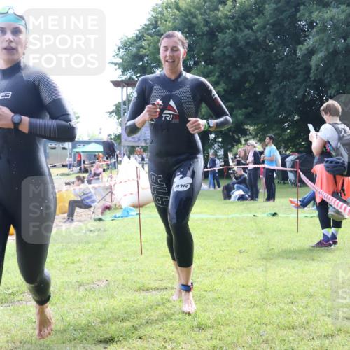16.06.2024 - 26. Vierlanden-Triathlon Lena Gebhardt http://msf.ph/oto/6316723 16.06.2024 10:07:19 Schwimmen 202, 210, 211, 221, 202, 210, 211, 221 meine-sportfotos.de