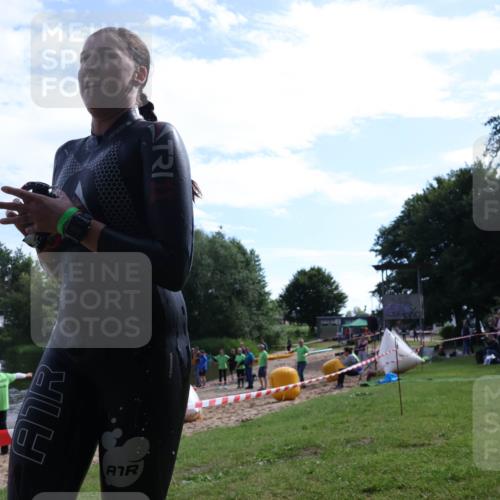 16.06.2024 - 26. Vierlanden-Triathlon Lena Gebhardt http://msf.ph/oto/6316731 16.06.2024 10:07:20 Schwimmen 202, 210, 211, 221, 202, 210, 211, 221 meine-sportfotos.de