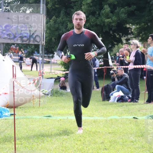 16.06.2024 - 26. Vierlanden-Triathlon Lena Gebhardt http://msf.ph/oto/6316740 16.06.2024 10:07:26 Schwimmen 210, 221, 210, 221 meine-sportfotos.de
