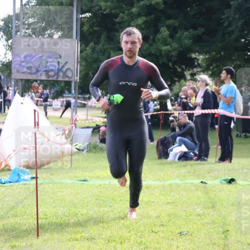16.06.2024 - 26. Vierlanden-Triathlon Lena Gebhardt http://msf.ph/oto/6316742 16.06.2024 10:07:27 Schwimmen 210, 221, 210, 221 meine-sportfotos.de