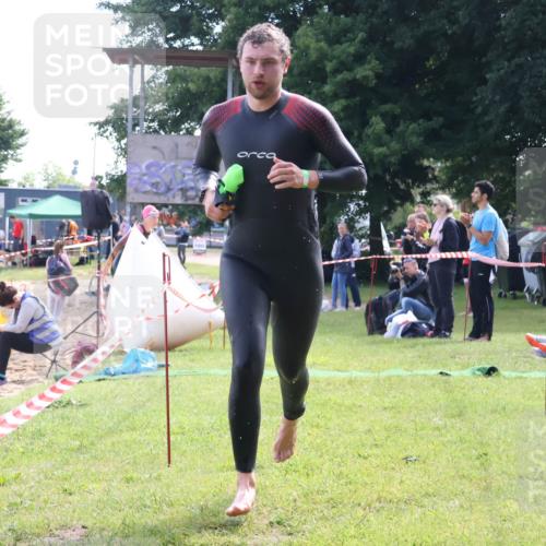 16.06.2024 - 26. Vierlanden-Triathlon Lena Gebhardt http://msf.ph/oto/6316748 16.06.2024 10:07:27 Schwimmen 210, 221, 210, 221 meine-sportfotos.de