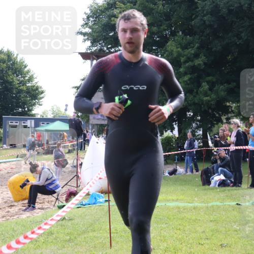 16.06.2024 - 26. Vierlanden-Triathlon Lena Gebhardt http://msf.ph/oto/6316751 16.06.2024 10:07:28 Schwimmen 210, 221, 210, 221 meine-sportfotos.de