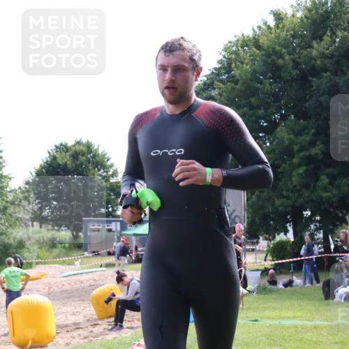 16.06.2024 - 26. Vierlanden-Triathlon Lena Gebhardt http://msf.ph/oto/6316758 16.06.2024 10:07:28 Schwimmen 210, 221, 210, 221 meine-sportfotos.de
