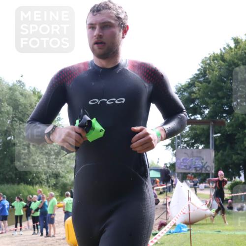 16.06.2024 - 26. Vierlanden-Triathlon Lena Gebhardt http://msf.ph/oto/6316760 16.06.2024 10:07:28 Schwimmen 210, 221, 210, 221 meine-sportfotos.de