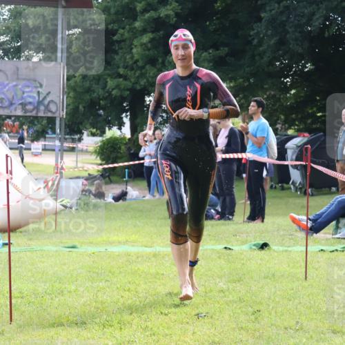 16.06.2024 - 26. Vierlanden-Triathlon Lena Gebhardt http://msf.ph/oto/6316770 16.06.2024 10:07:33 Schwimmen 221, 221 meine-sportfotos.de