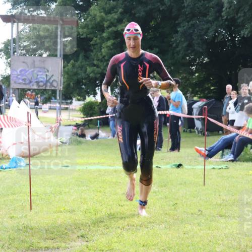 16.06.2024 - 26. Vierlanden-Triathlon Lena Gebhardt http://msf.ph/oto/6316775 16.06.2024 10:07:33 Schwimmen 221, 221 meine-sportfotos.de