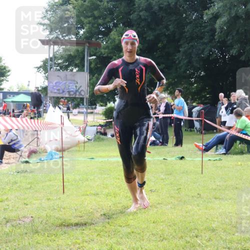 16.06.2024 - 26. Vierlanden-Triathlon Lena Gebhardt http://msf.ph/oto/6316778 16.06.2024 10:07:34 Schwimmen 221, 221 meine-sportfotos.de