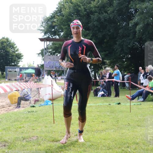 16.06.2024 - 26. Vierlanden-Triathlon Lena Gebhardt http://msf.ph/oto/6316782 16.06.2024 10:07:34 Schwimmen 221, 221 meine-sportfotos.de