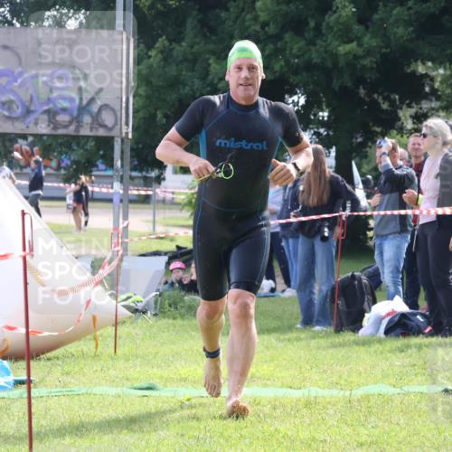 16.06.2024 - 26. Vierlanden-Triathlon Lena Gebhardt http://msf.ph/oto/6316797 16.06.2024 10:07:51 Schwimmen 207, 207 meine-sportfotos.de