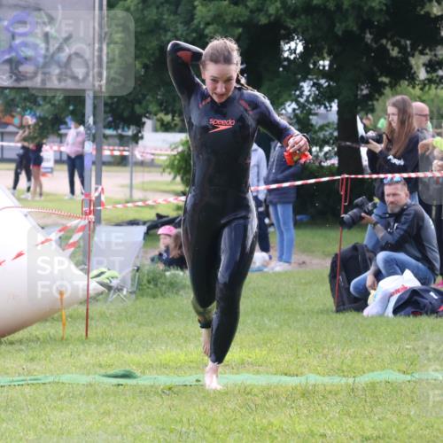 16.06.2024 - 26. Vierlanden-Triathlon Lena Gebhardt http://msf.ph/oto/6316830 16.06.2024 10:08:49 Schwimmen 183, 183 meine-sportfotos.de