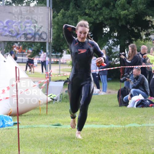16.06.2024 - 26. Vierlanden-Triathlon Lena Gebhardt http://msf.ph/oto/6316833 16.06.2024 10:08:50 Schwimmen 183, 183 meine-sportfotos.de