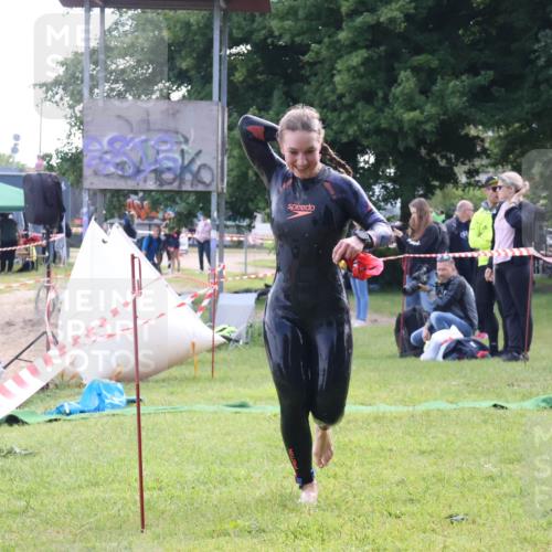 16.06.2024 - 26. Vierlanden-Triathlon Lena Gebhardt http://msf.ph/oto/6316838 16.06.2024 10:08:51 Schwimmen 183, 183 meine-sportfotos.de