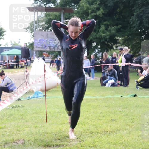 16.06.2024 - 26. Vierlanden-Triathlon Lena Gebhardt http://msf.ph/oto/6316847 16.06.2024 10:08:51 Schwimmen 183, 183 meine-sportfotos.de