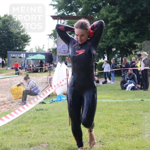 16.06.2024 - 26. Vierlanden-Triathlon Lena Gebhardt http://msf.ph/oto/6316850 16.06.2024 10:08:52 Schwimmen 183, 183 meine-sportfotos.de