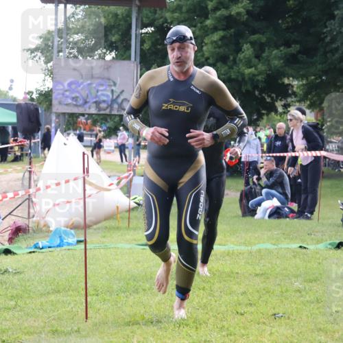 16.06.2024 - 26. Vierlanden-Triathlon Lena Gebhardt http://msf.ph/oto/6316878 16.06.2024 10:09:24 Schwimmen 205, 212, 205, 212 meine-sportfotos.de