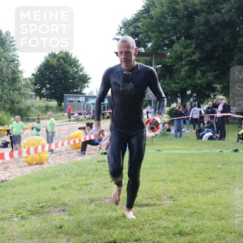 16.06.2024 - 26. Vierlanden-Triathlon Lena Gebhardt http://msf.ph/oto/6316893 16.06.2024 10:09:26 Schwimmen 205, 212, 205, 212 meine-sportfotos.de