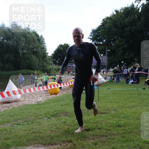 16.06.2024 - 26. Vierlanden-Triathlon Lena Gebhardt http://msf.ph/oto/6316896 16.06.2024 10:09:27 Schwimmen 205, 212, 205, 212 meine-sportfotos.de