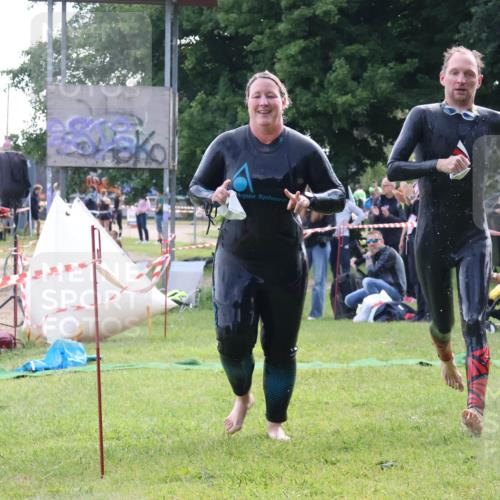 16.06.2024 - 26. Vierlanden-Triathlon Lena Gebhardt http://msf.ph/oto/6316920 16.06.2024 10:09:43 Schwimmen 217, 223, 217, 223 meine-sportfotos.de